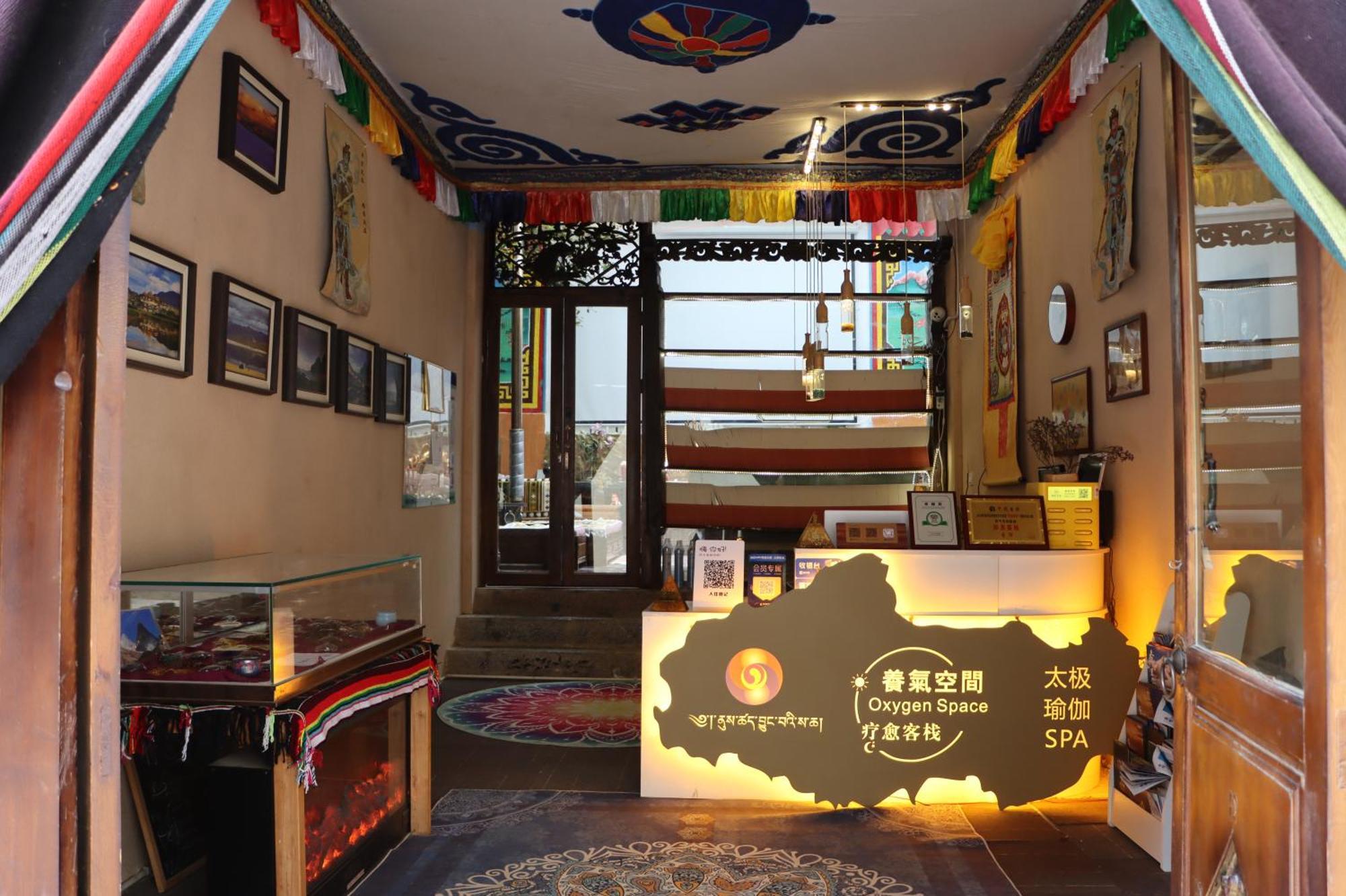 Energy Space Healing Inn Shangri-La Ngoại thất bức ảnh